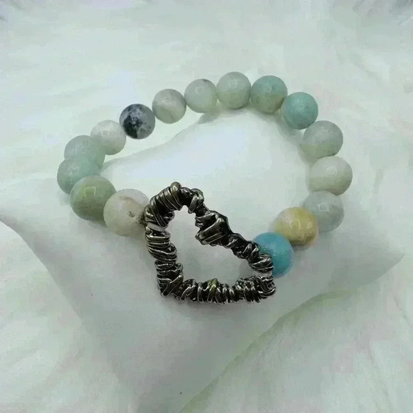 Delicate Stone Beads Hollow Heart Bracelet - Picture 5 of 5